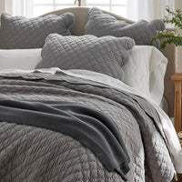 Scallop Quilt - Gray, Full/Queen,Gray